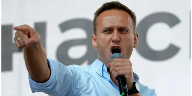 Alexei Navalny delivering a passionate speech, symbolizing his fearless fight against corruption before Alexei Navalny's death.