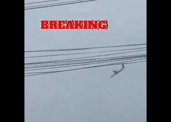 Image of the São Paulo plane crash showing the aircraft descending rapidly before impact.