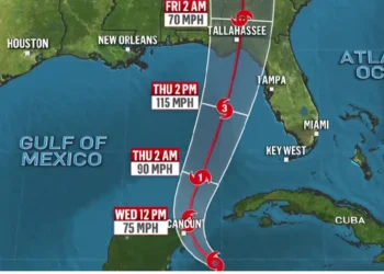 Map showing the path of Tropical Storm Helene intensifies, projected to make landfall in Florida as a major hurricane with potential impacts along the Gulf Coast.