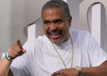 Irv Gotti dies at 54 Murder Inc. founder smiling during a public event, remembered for shaping 2000s hip-hop and R&B.