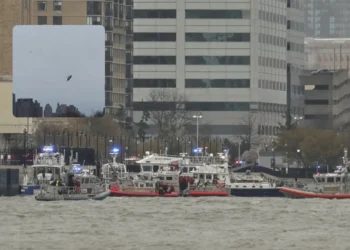 Rescue boats respond to New York helicopter crash in Hudson River near Holland Tunnel