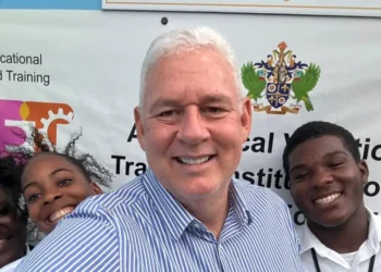 Allen Chastanet takes a photo with students from the St Lucia School of Innovation Class of 2025