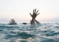 Hands struggling above the water during a drowning incident, illustrating a case where St Lucia police probe suspected drowning at Five Dollar Beach in Cas En Bas.