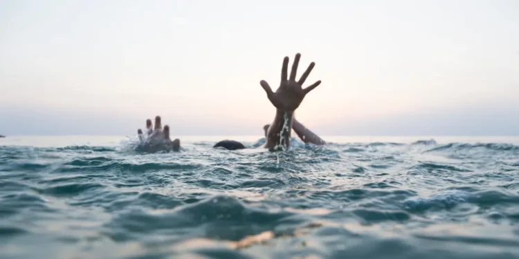 Hands struggling above the water during a drowning incident, illustrating a case where St Lucia police probe suspected drowning at Five Dollar Beach in Cas En Bas.