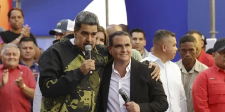 Alex Saab resurfaces pictured with Nicolás Maduro at a public event as US legal scrutiny returns