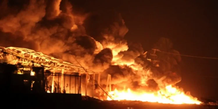 Venezuela PDVSA Gas Blast engulfs industrial facility in heavy black smoke and flames at night, Lake Maracaibo May 2026