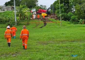 Cleanup crews respond to the Tarouba oil sighting near Rangie Nanan Drive in Trinidad and Tobago.
