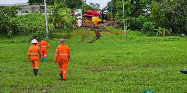 Cleanup crews respond to the Tarouba oil sighting near Rangie Nanan Drive in Trinidad and Tobago.