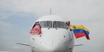 US-Venezuela flights resume as American Airlines pilots display US and Venezuelan flags from the cockpit, April 30, 2026.