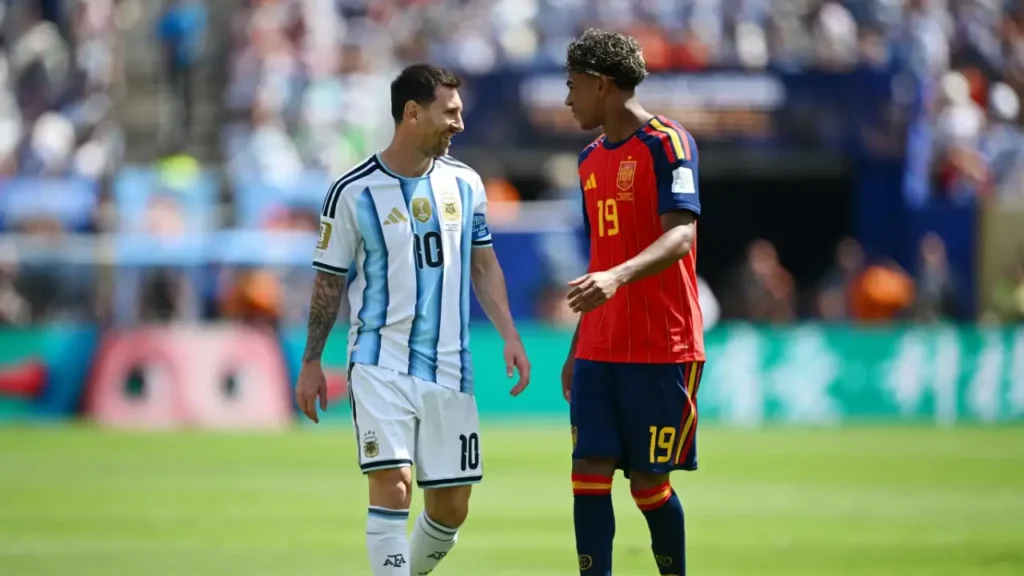 Lionel Messi speaks with Lamine Yamal during the 2026 FIFA World Cup Final.