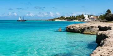 Safest Caribbean islands feature Aruba’s turquoise coastline and Arashi Beach
