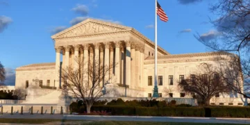 US immigrant visa policy ruling represented by a federal courthouse and American flag